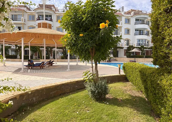 Hills 3-bedroom With Pool View And Access *