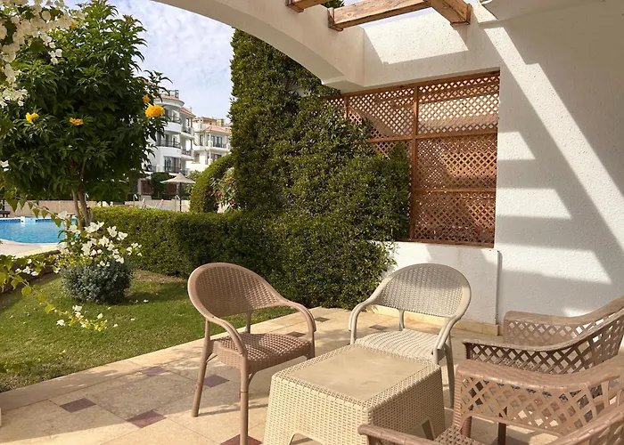 Hills 3-bedroom With Pool View And Access