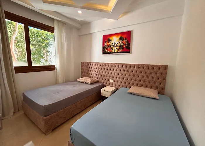 Hills 3-bedroom With Pool View And Access *