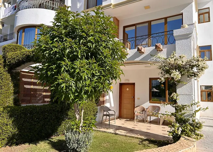 Hills 3-bedroom With Pool View And Access